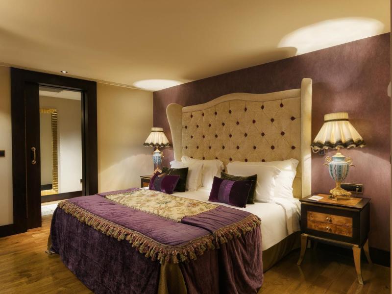 Mardan Palace