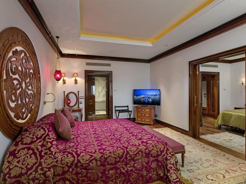 Mardan Palace