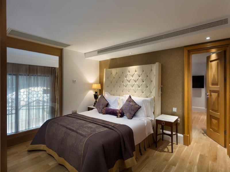 Mardan Palace
