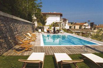 Marina 10 Boutique & Design Hotel 