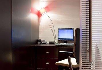 Dubai Marriott Harbour Hotel & Suites