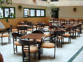 Maxwell Holiday Club