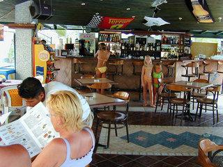 Maxwell Holiday Club