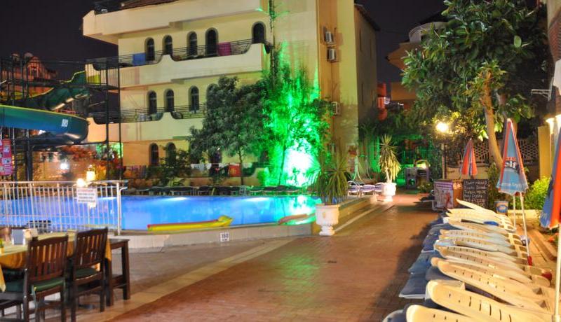 Maxwell Holiday Club