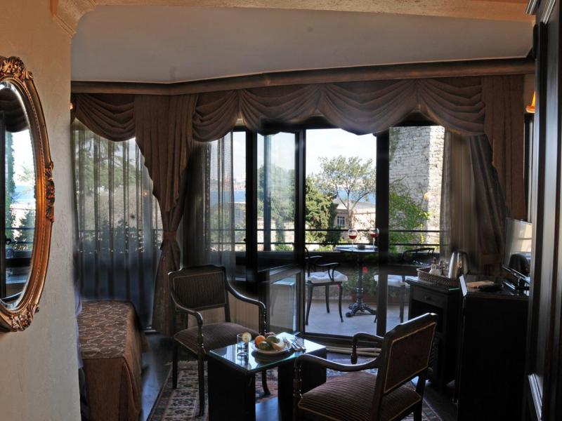 Megara Palace