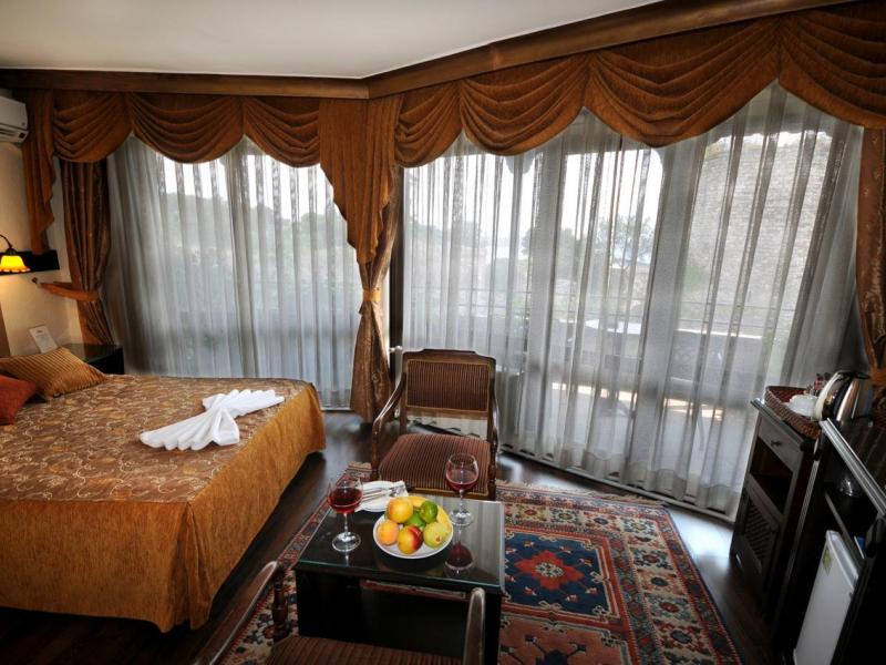 Megara Palace