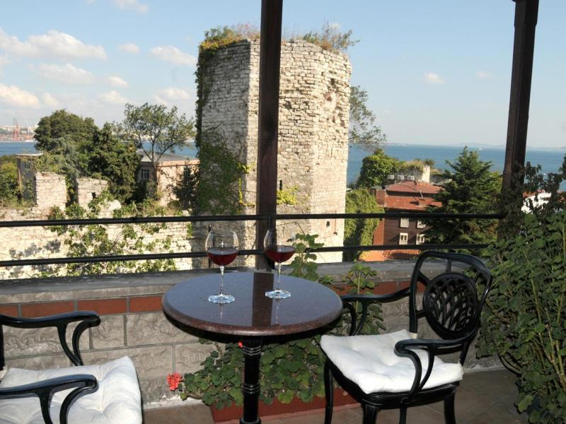 Megara Palace