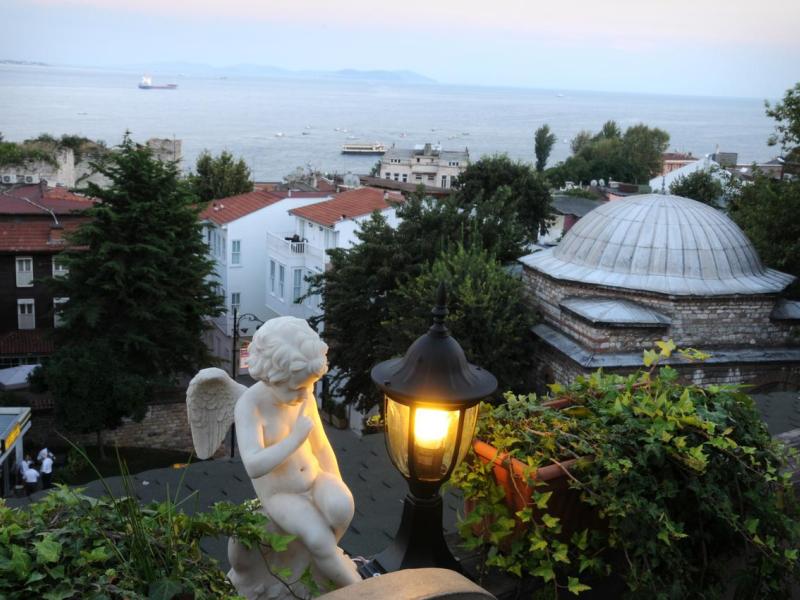 Megara Palace