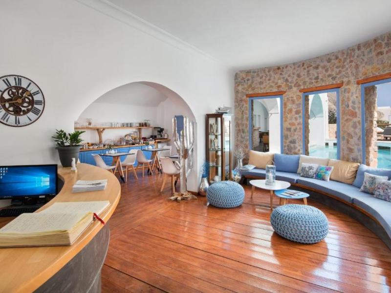 Meltemi Luxury Suites