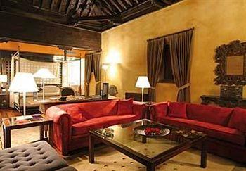 AC Palacio De Santa Paula, Autograph Collection