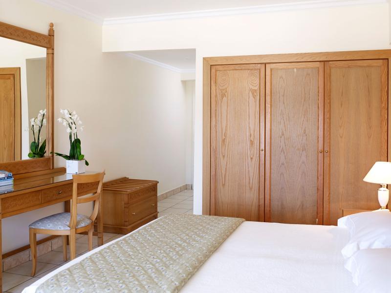 Mitsis Petit Palais Beach