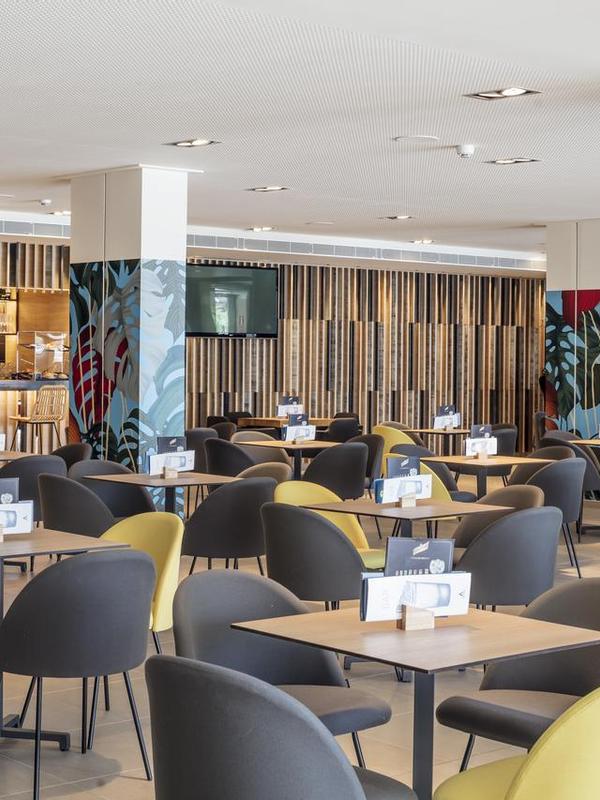 Aqua Hotel Montagut Suites