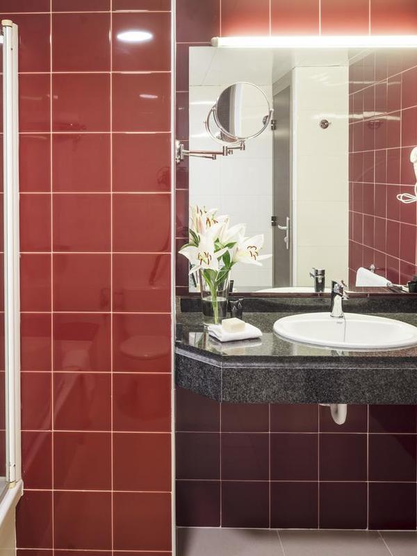 Aqua Hotel Montagut Suites
