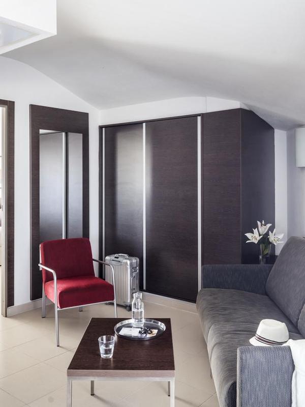 Aqua Hotel Montagut Suites