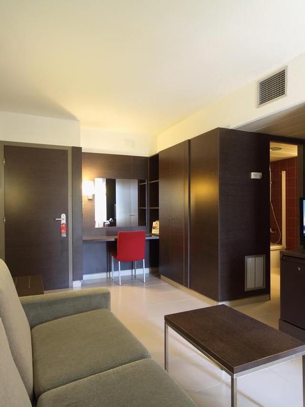 Aqua Hotel Montagut Suites
