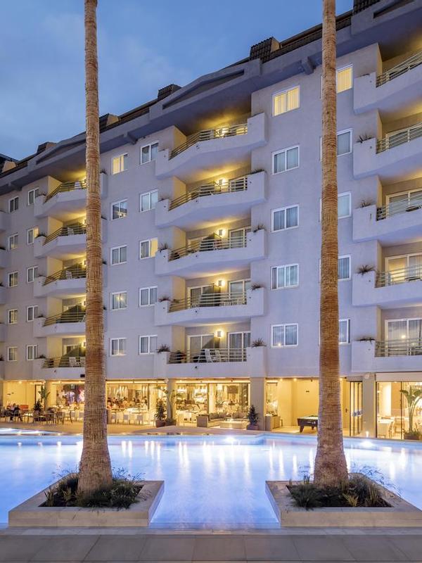 Aqua Hotel Montagut Suites