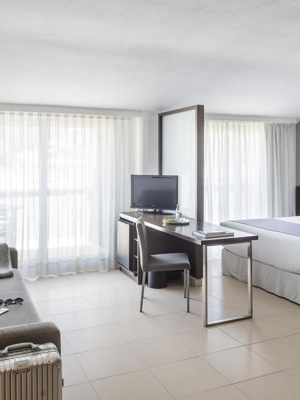 Aqua Hotel Montagut Suites