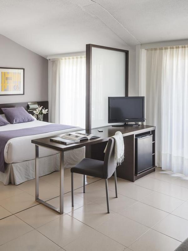 Aqua Hotel Montagut Suites