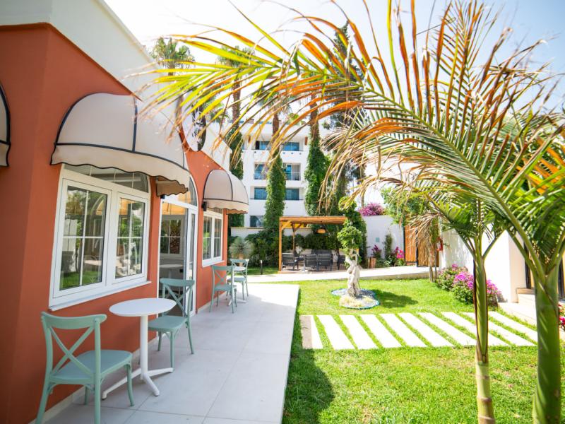 Rose Garden Premium Hotel