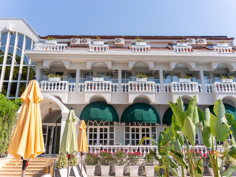 Rose Garden Premium Hotel