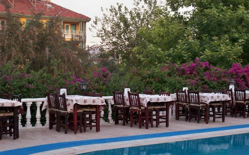 Musti'S Family Apart