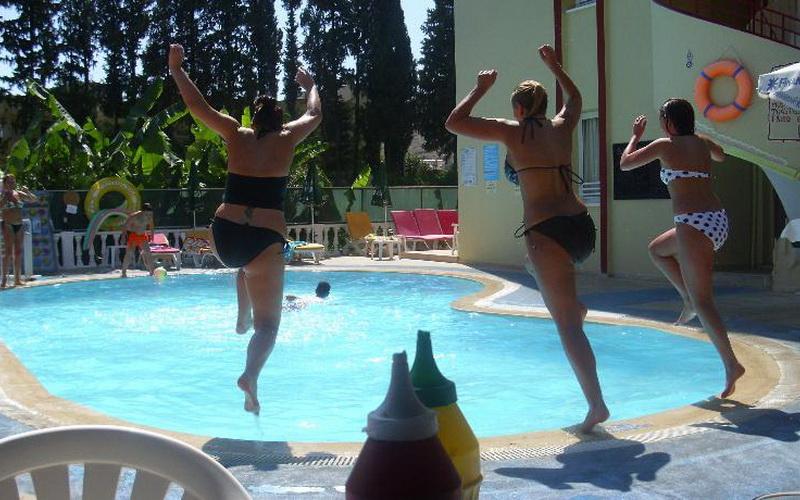 Musti'S Family Apart