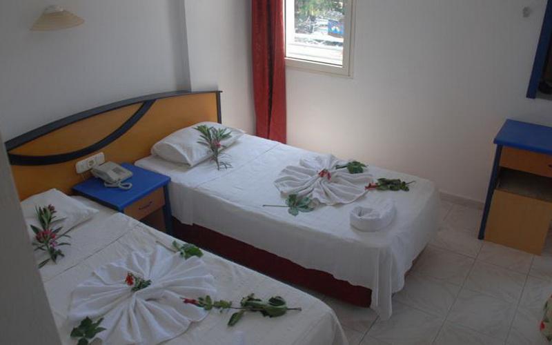 Musti'S Family Apart