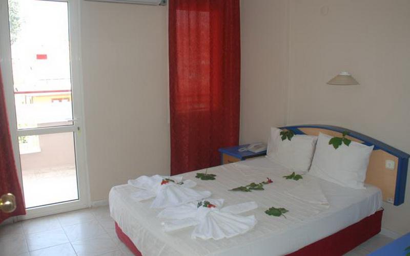 Musti'S Family Apart