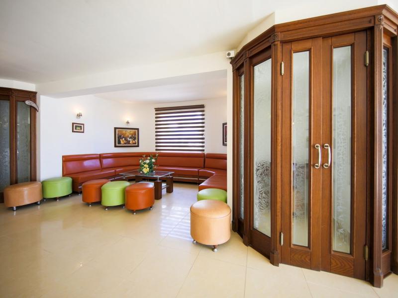 May Garden Club Hotel