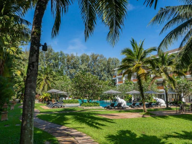 Naithonburi Beach Resort