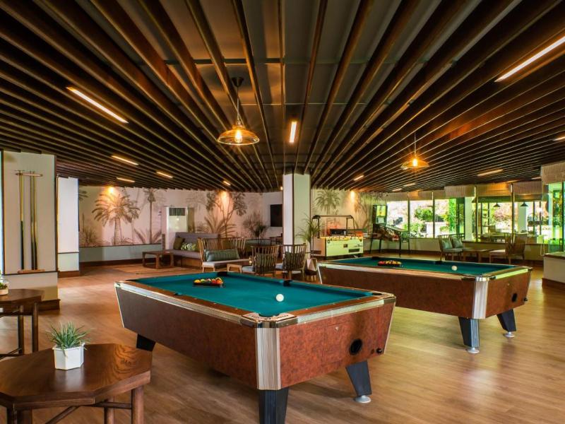 Naithonburi Beach Resort