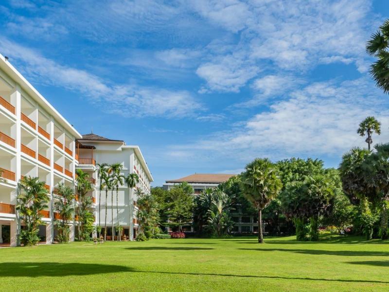 Naithonburi Beach Resort