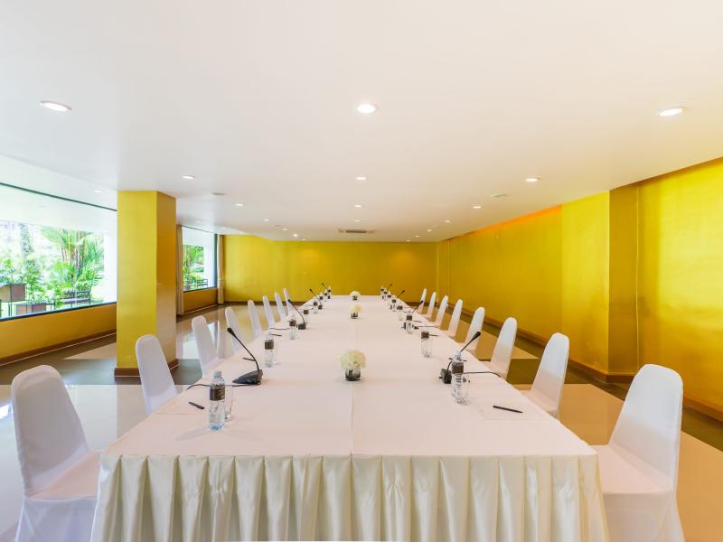 Naithonburi Beach Resort