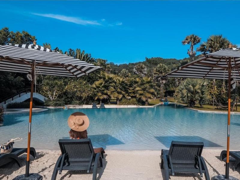 Naithonburi Beach Resort