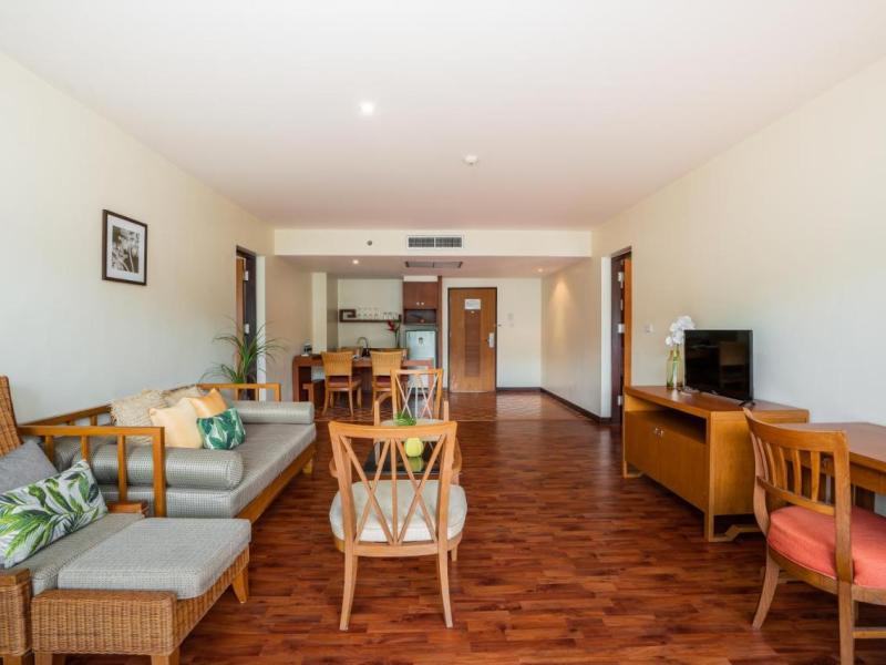 Naithonburi Beach Resort