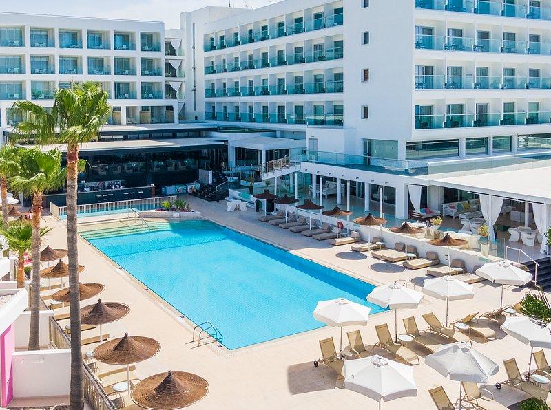 Napa Mermaid Hotel & Suites