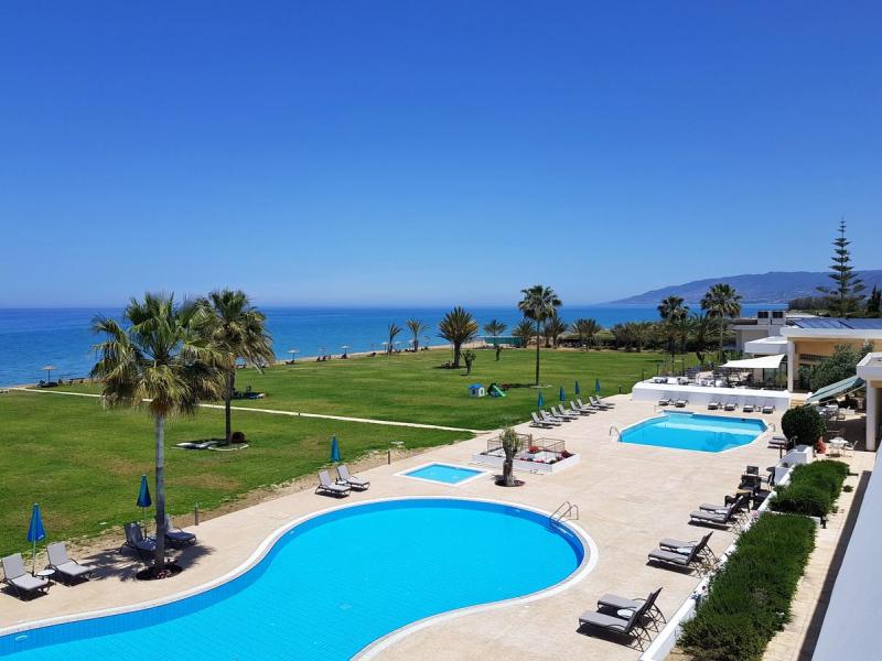 Natura Beach Hotel & Villas