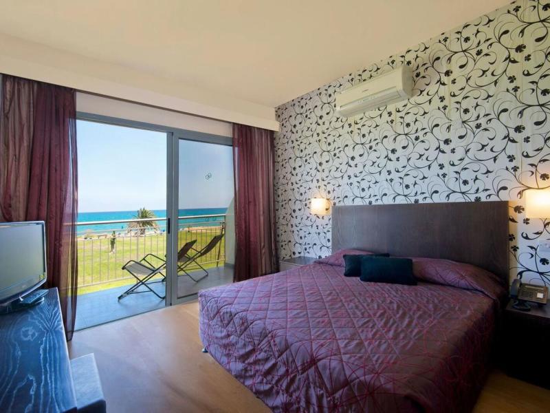 Natura Beach Hotel & Villas