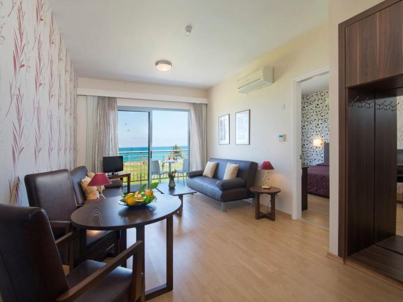 Natura Beach Hotel & Villas
