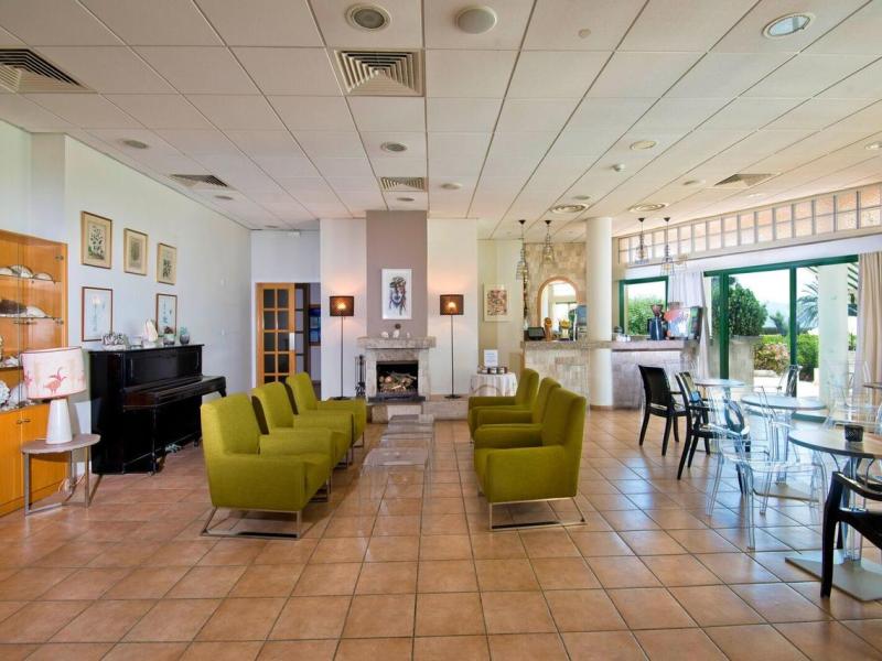 Natura Beach Hotel & Villas
