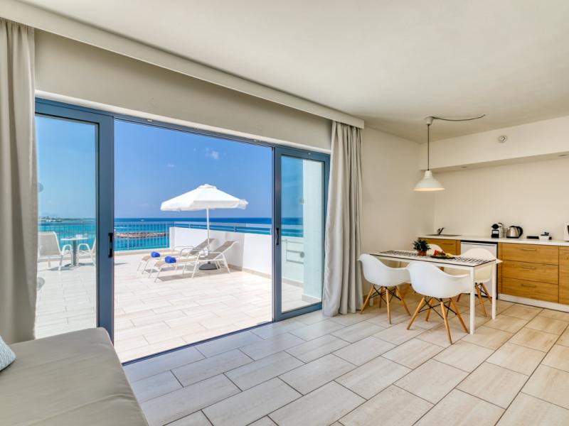 Family Life Nausicaa Beach