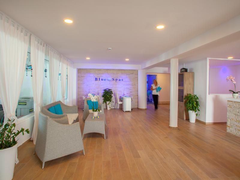 Family Life Nausicaa Beach