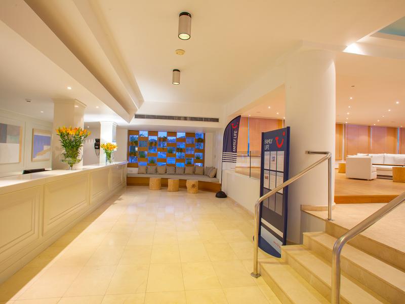 Family Life Nausicaa Beach