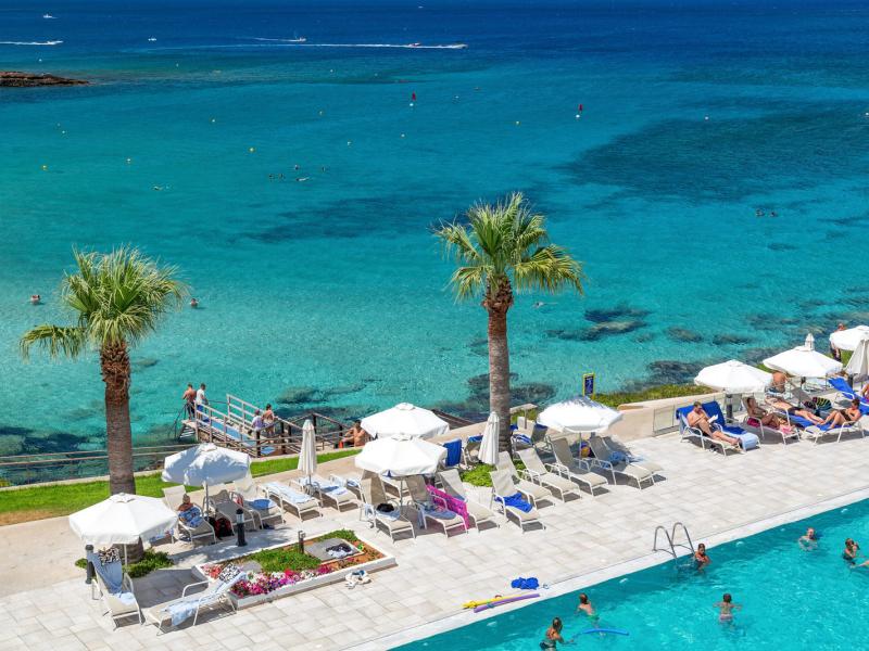 Family Life Nausicaa Beach