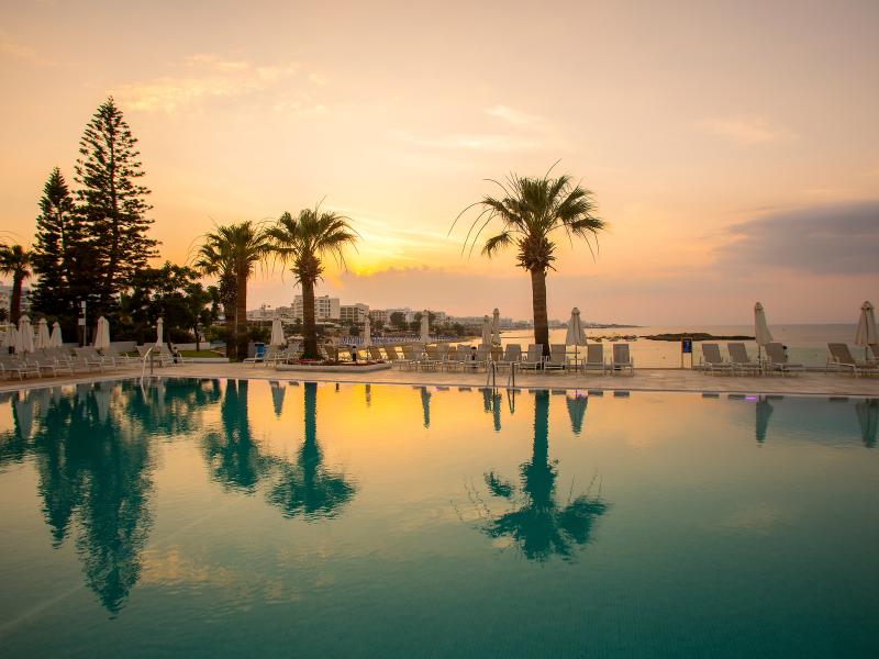 Family Life Nausicaa Beach