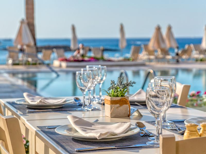 Family Life Nausicaa Beach