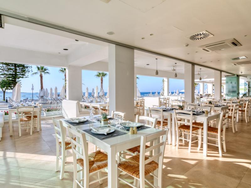 Family Life Nausicaa Beach