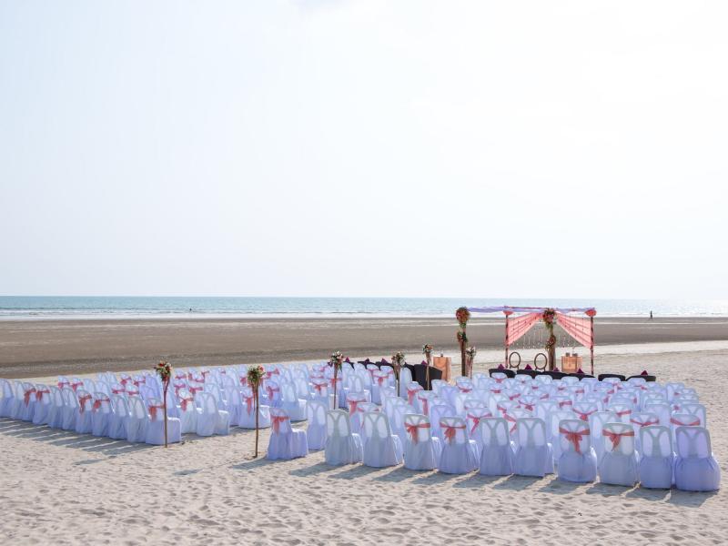 Apsara Beachfront Resort and Villa