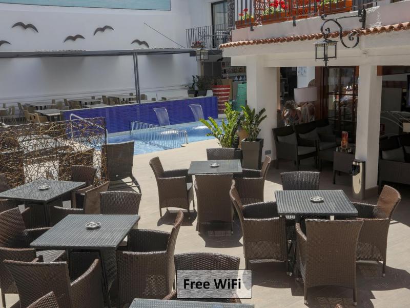 Neptuno Hotel & Apartments