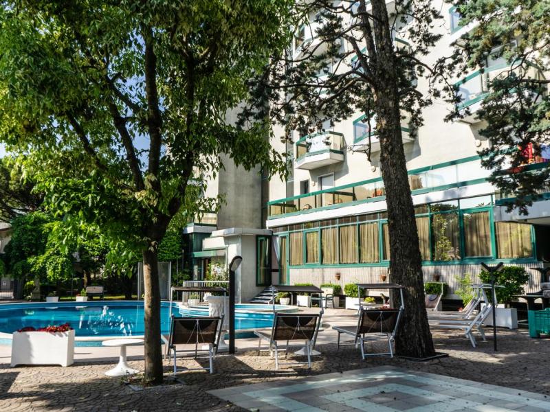 New Tiffanys Park